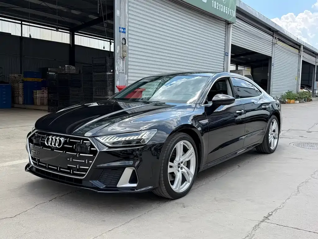 Audi A7L — фото 1