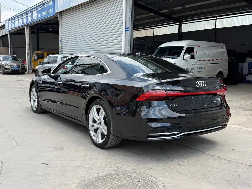 Audi A7L — фото 9
