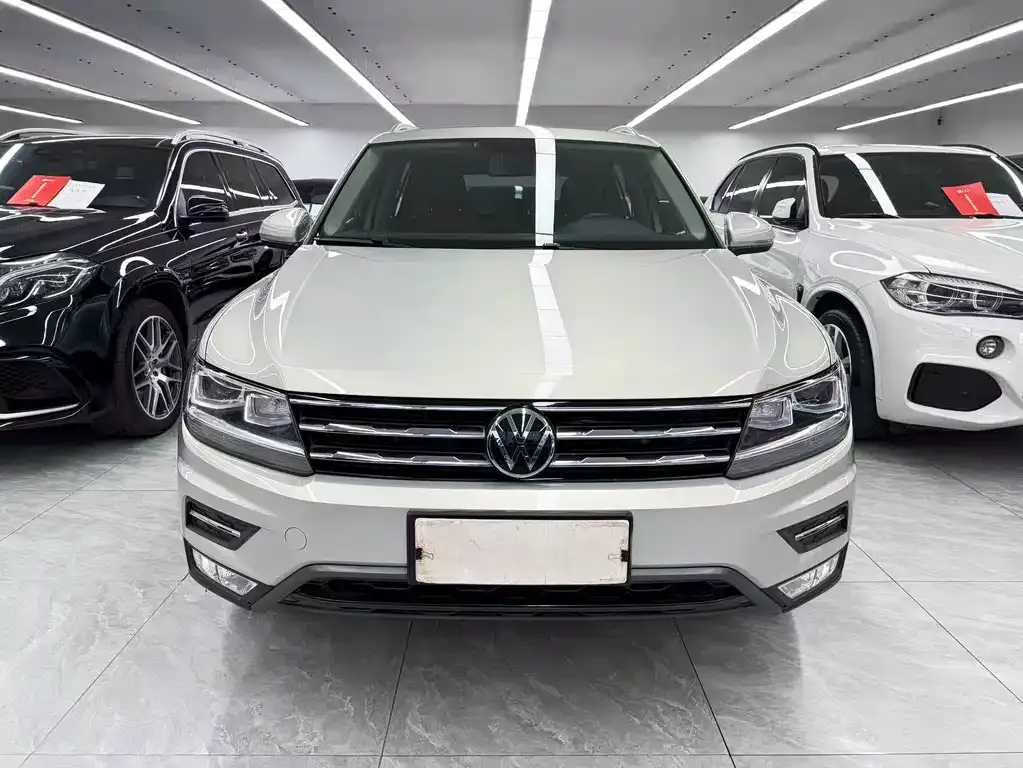 Volkswagen Tiguan L — фото 7