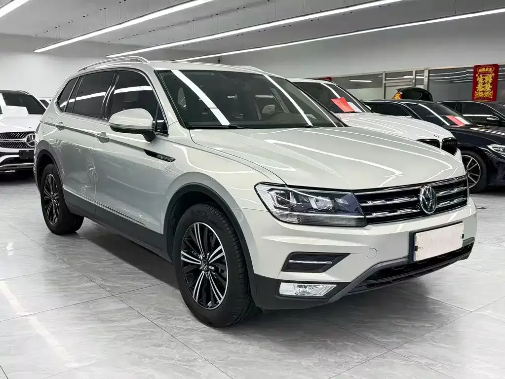Volkswagen Tiguan L — фото 9