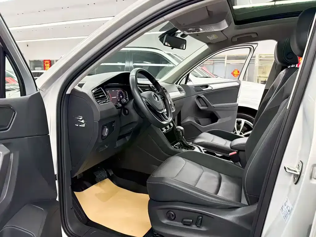 Volkswagen Tiguan L — фото 5