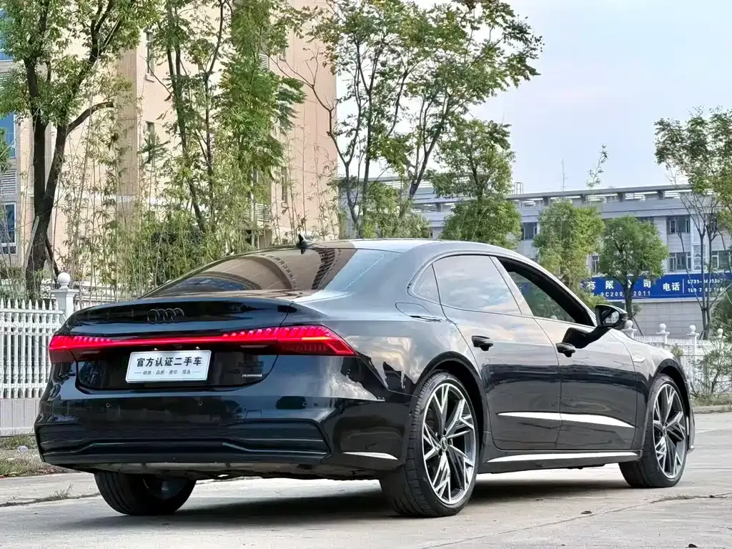 Audi A7L — фото 7