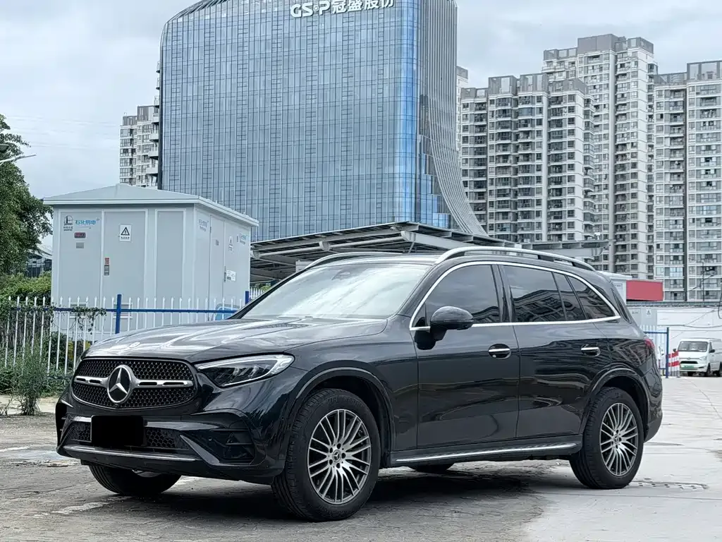 Mercedes-Benz GLC 300 L 4MATIC 5-Seat 1