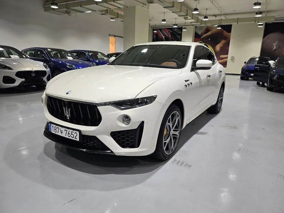 Maserati Levante — фото 1