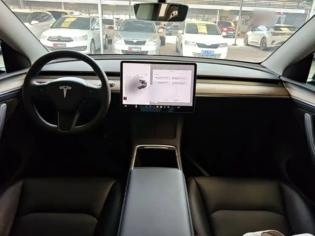 Tesla Model Y — фото 10