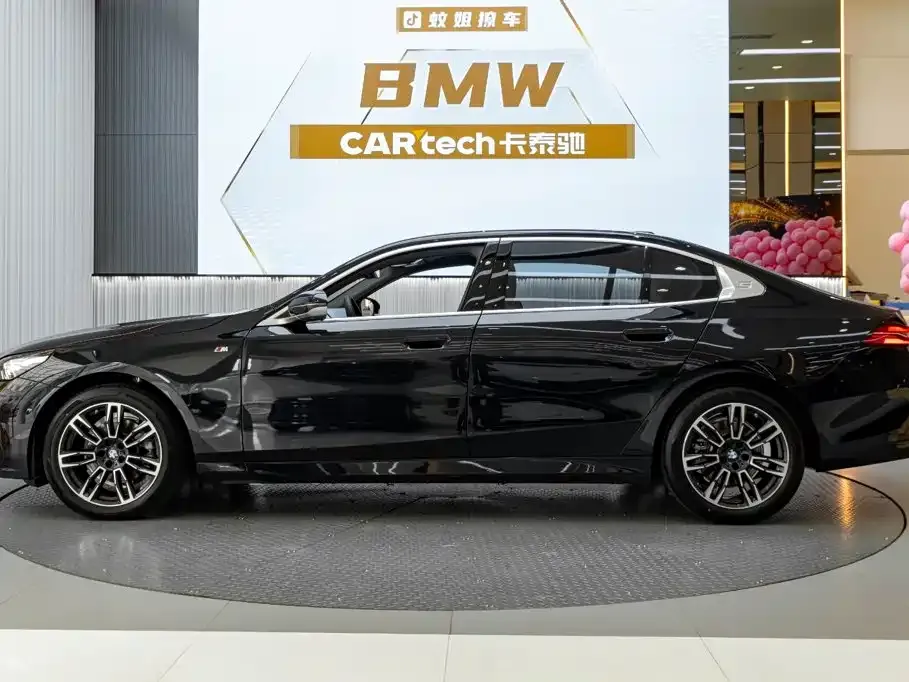 BMW 5 Series — фото 4