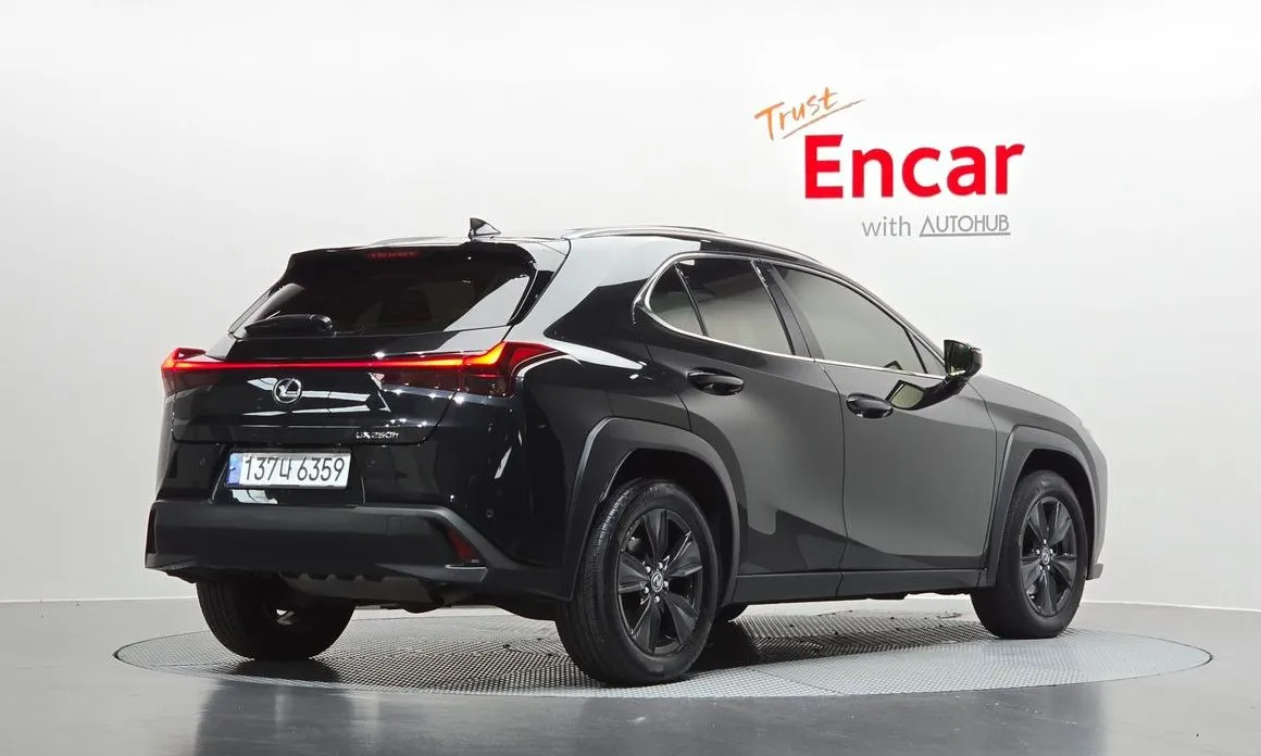 Lexus UX — фото 2