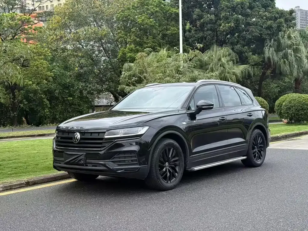 Volkswagen Touareg — фото 1