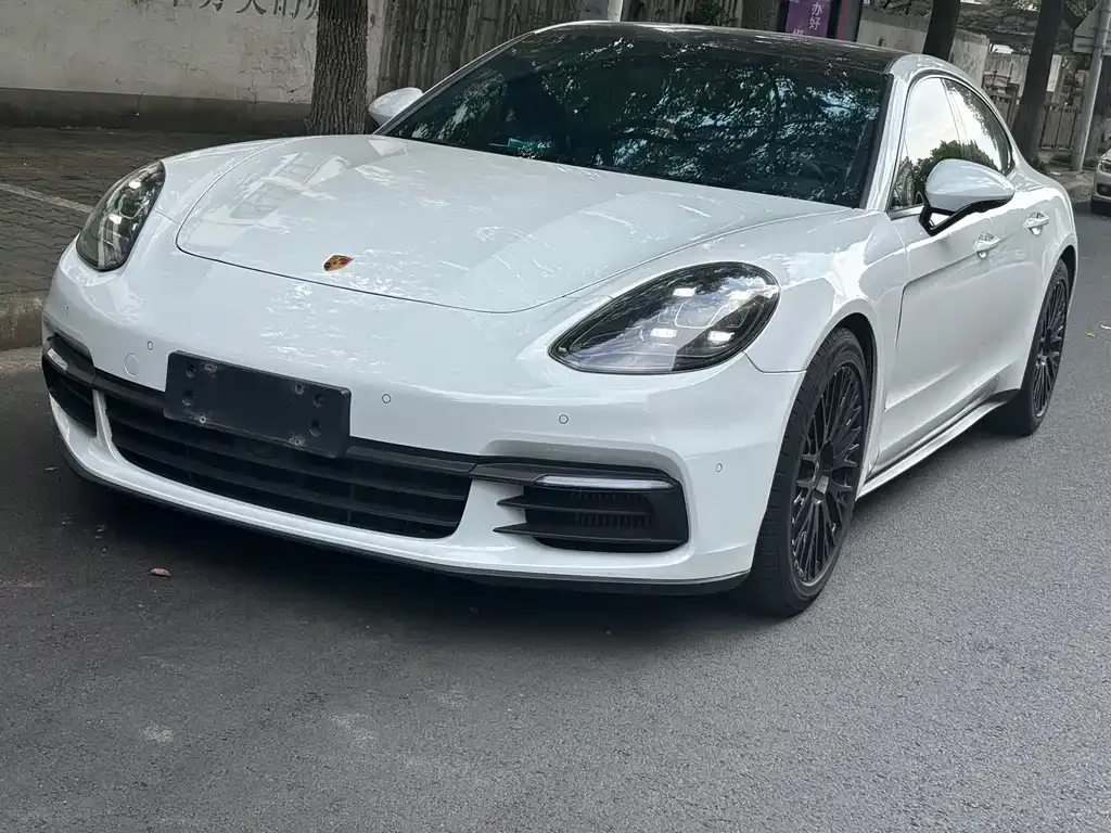 Porsche Panamera — фото 1