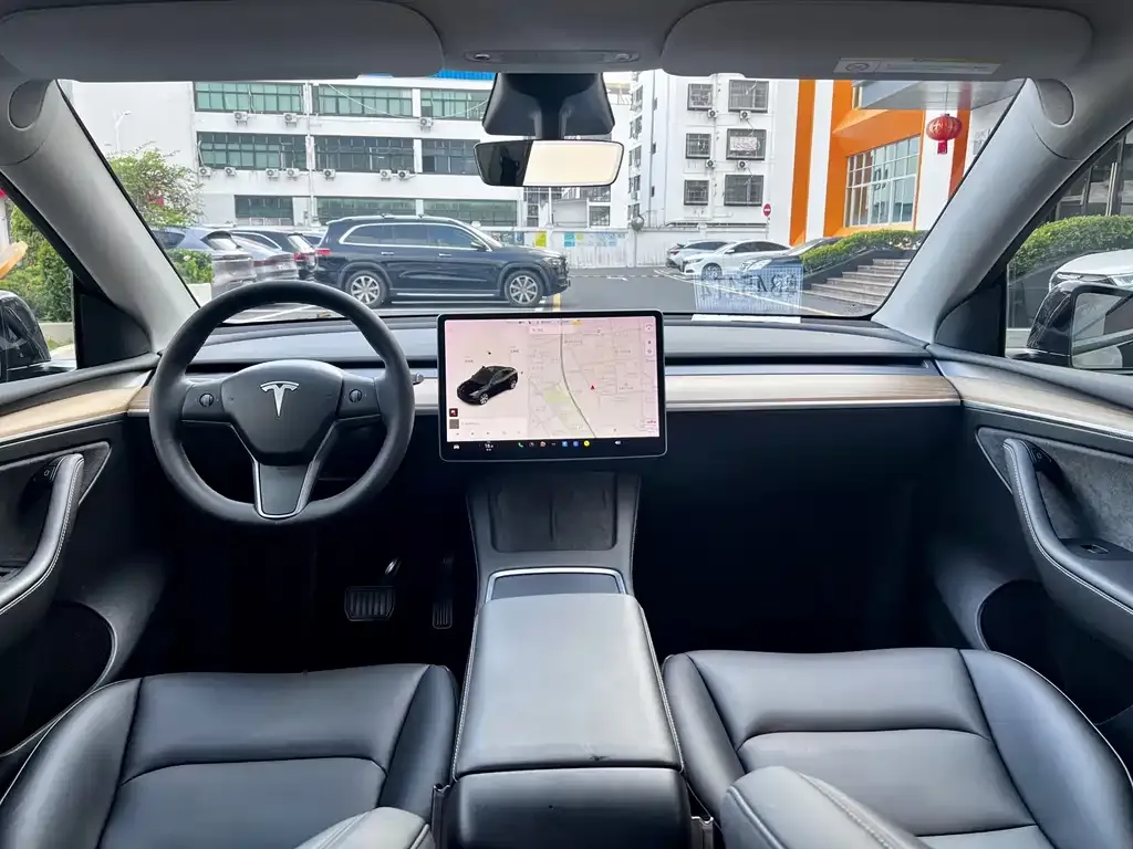 Tesla Model Y — фото 2
