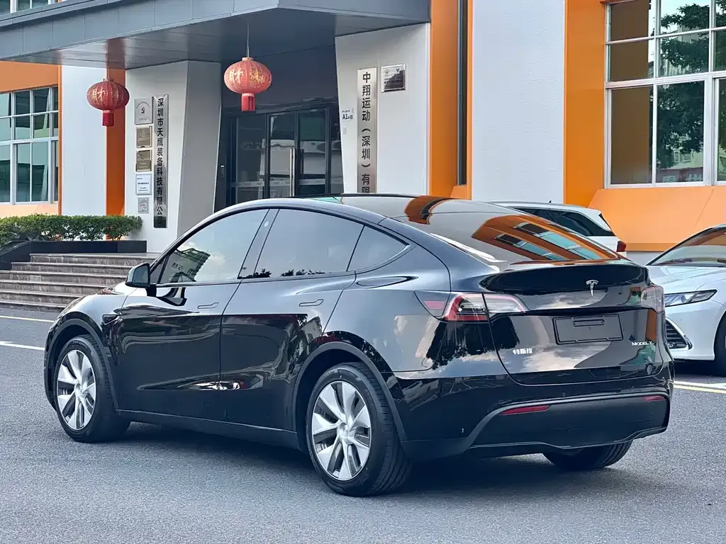 Tesla Model Y — фото 6