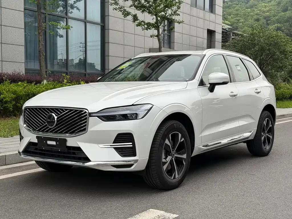 Volvo XC60 — фото 1