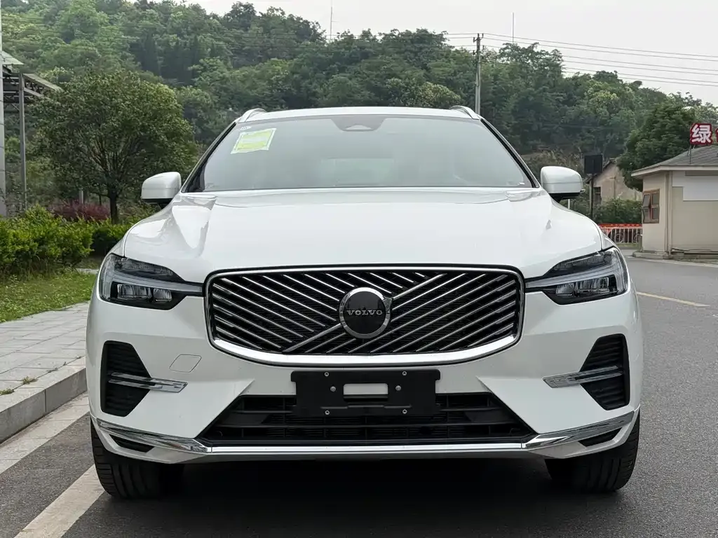 Volvo XC60 — фото 8