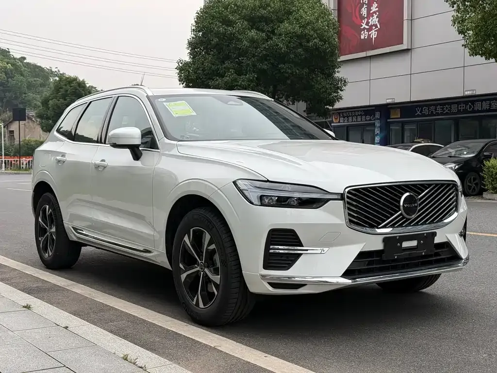 Volvo XC60 — фото 3