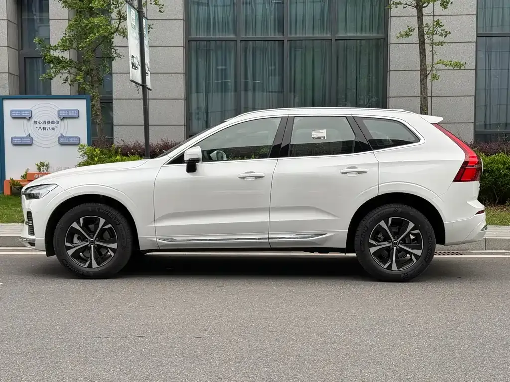 Volvo XC60 — фото 2