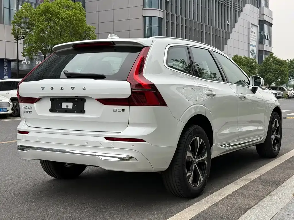 Volvo XC60 — фото 5