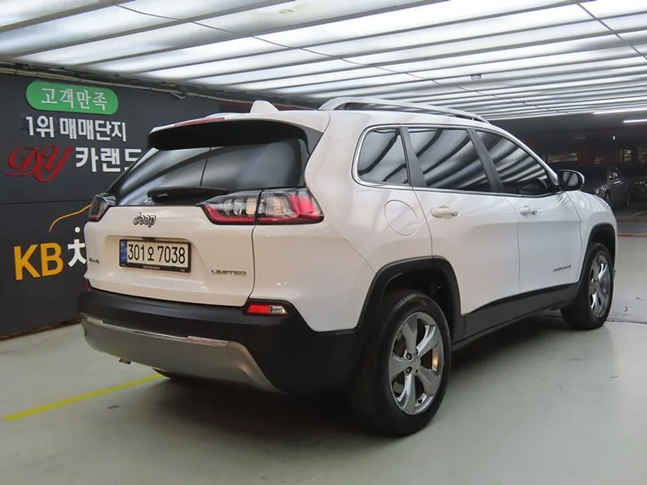 Jeep Cherokee — фото 5