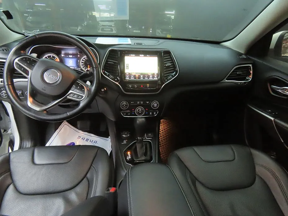 Jeep Cherokee — фото 7