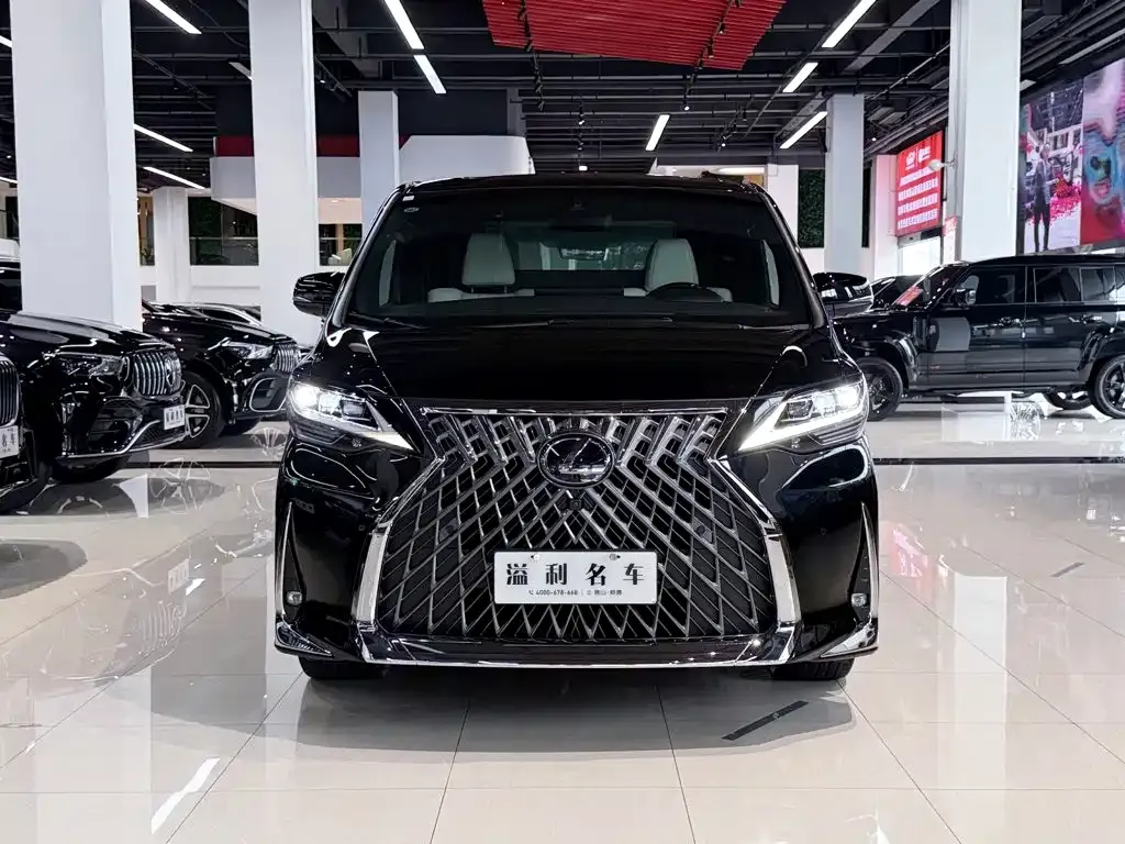 Lexus LM — фото 9