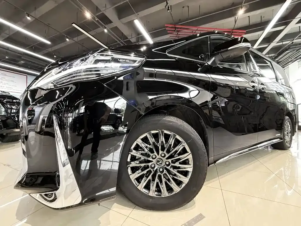 Lexus LM — фото 10