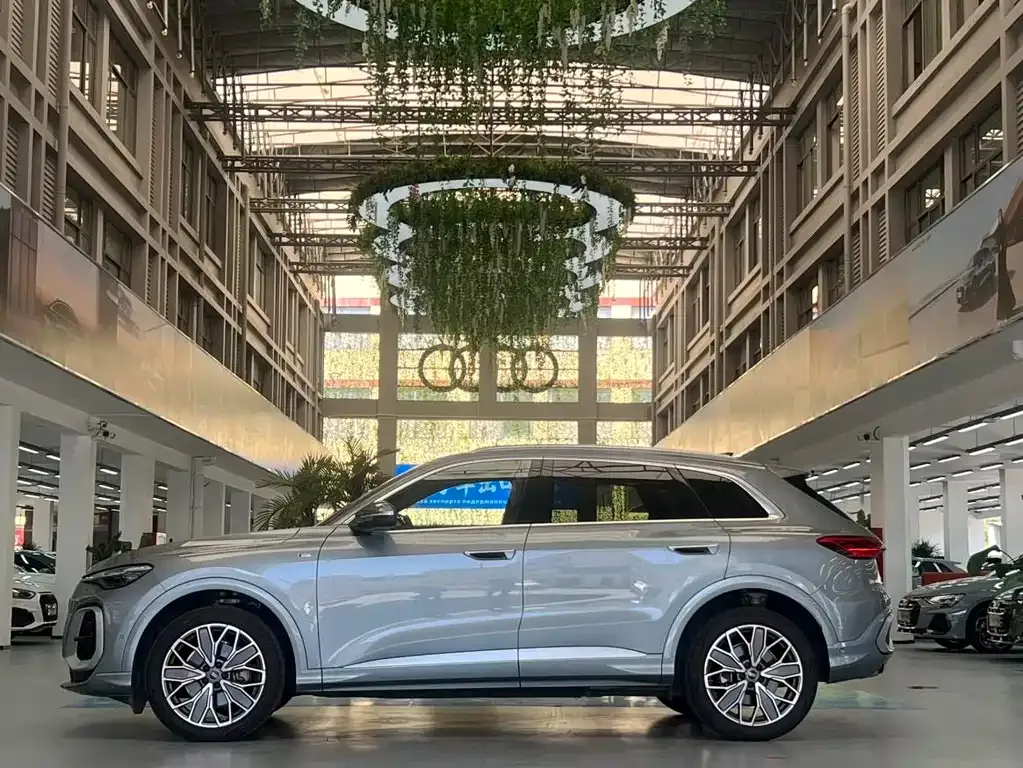 Audi Q5L — фото 9