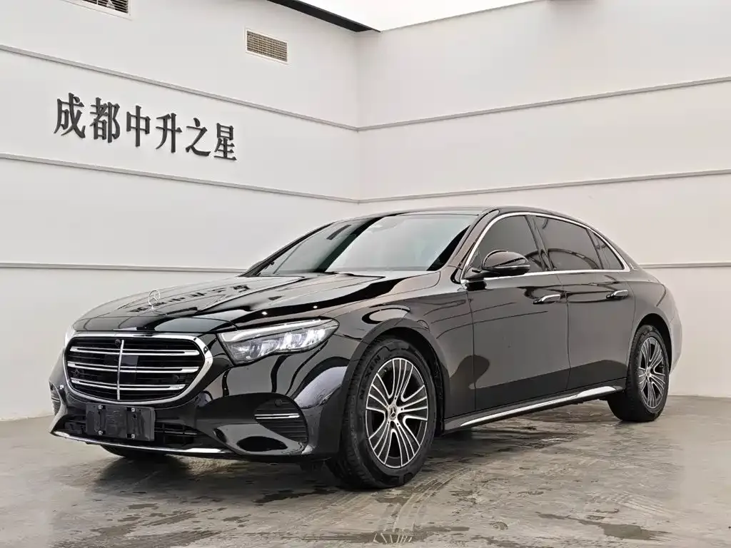 Mercedes-Benz E-Class — фото 1