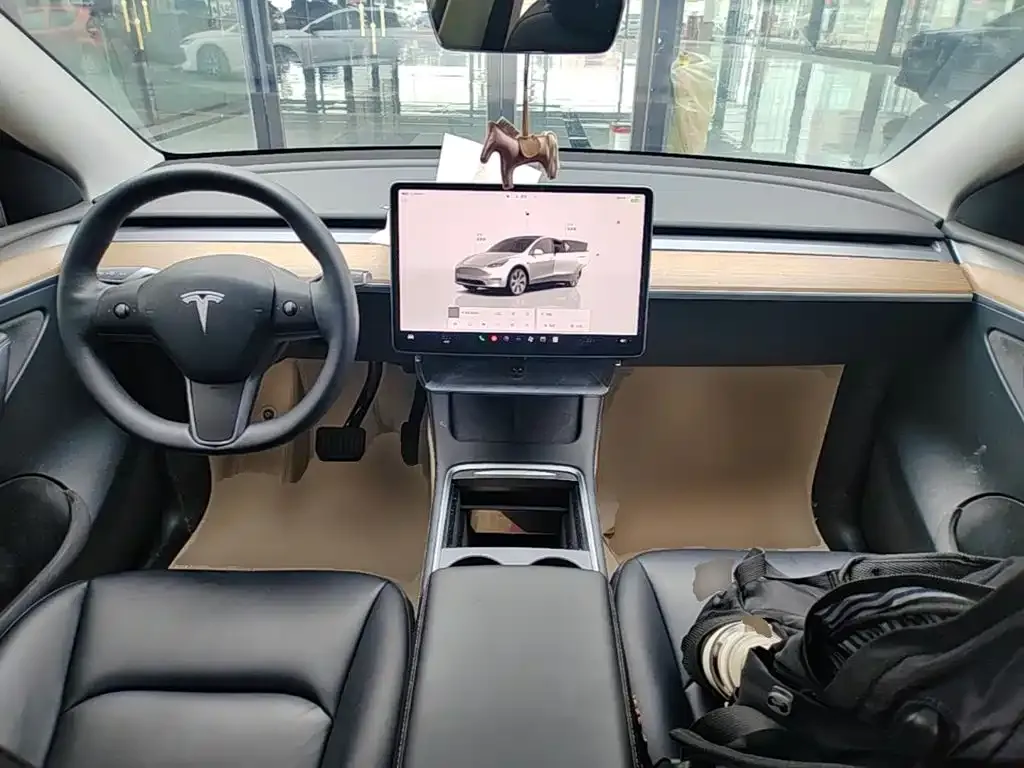 Tesla Model Y — фото 3