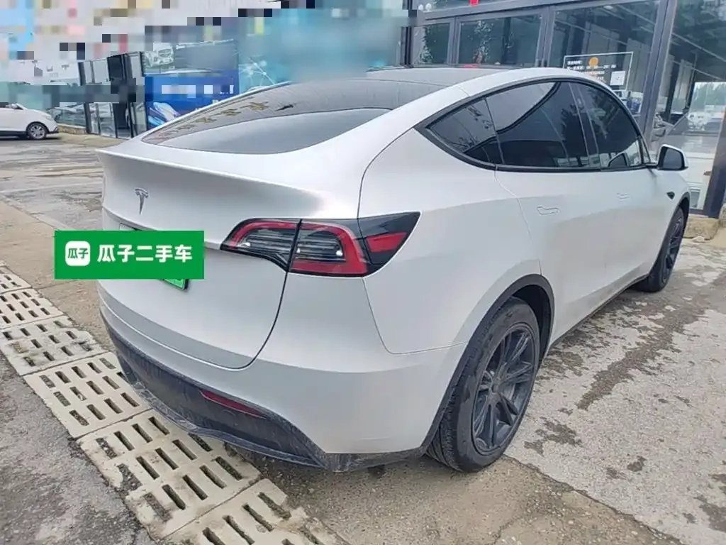 Tesla Model Y — фото 8