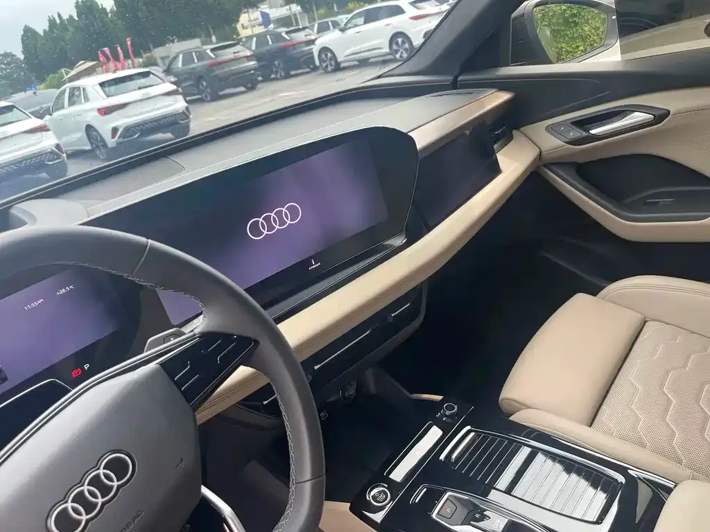 Audi Q6L e-tron — фото 8