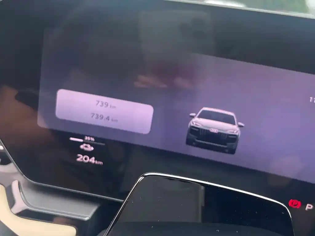 Audi Q6L e-tron — фото 2