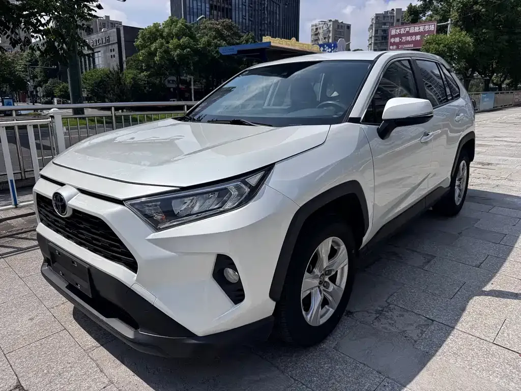Toyota RAV4 — фото 9