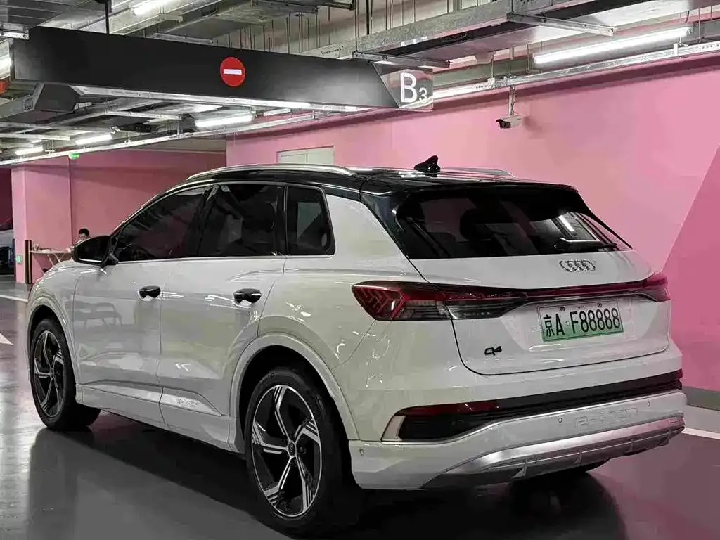Audi Q4 e-tron — фото 8