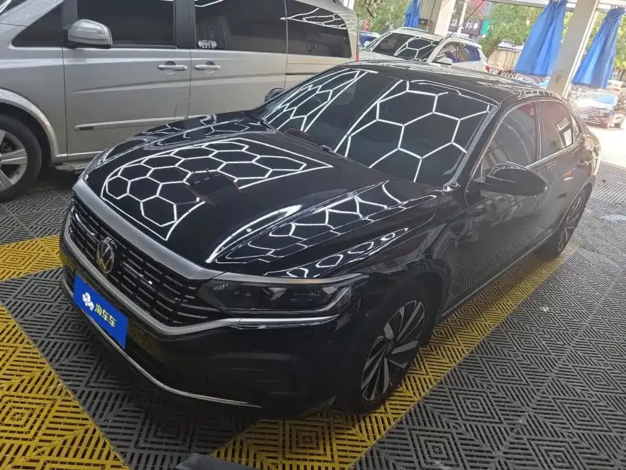 Volkswagen Passat — фото 1