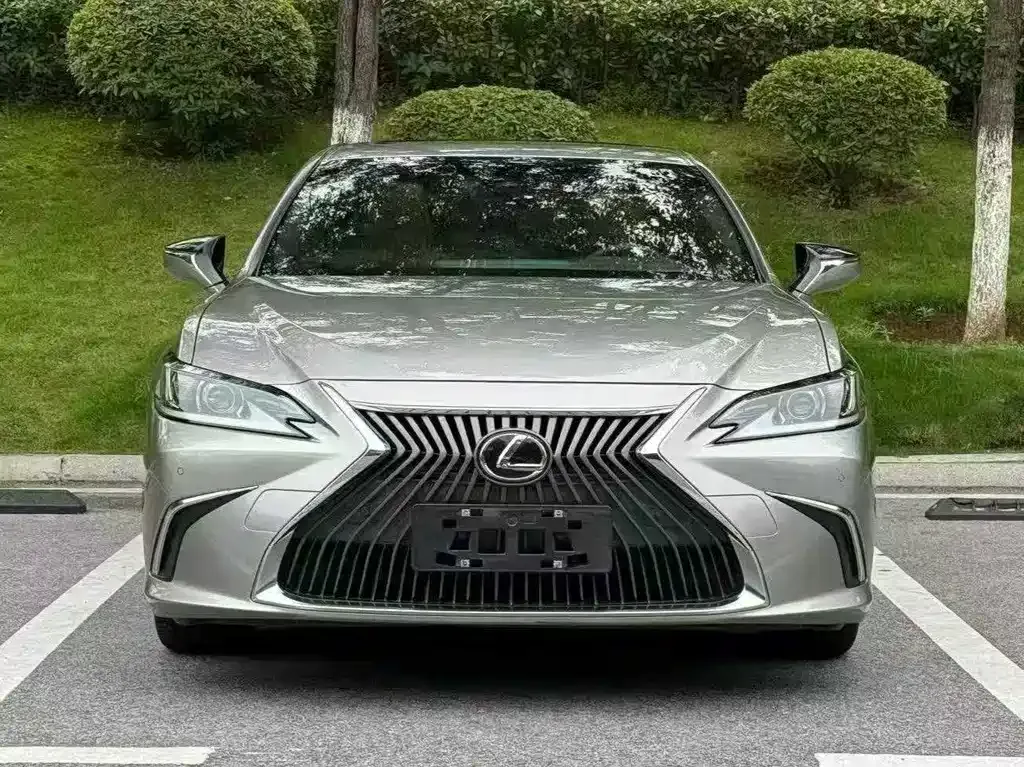 Lexus ES — фото 9