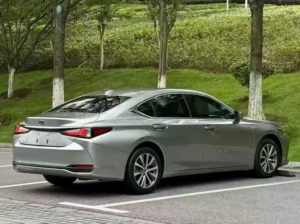 Lexus ES — фото 8
