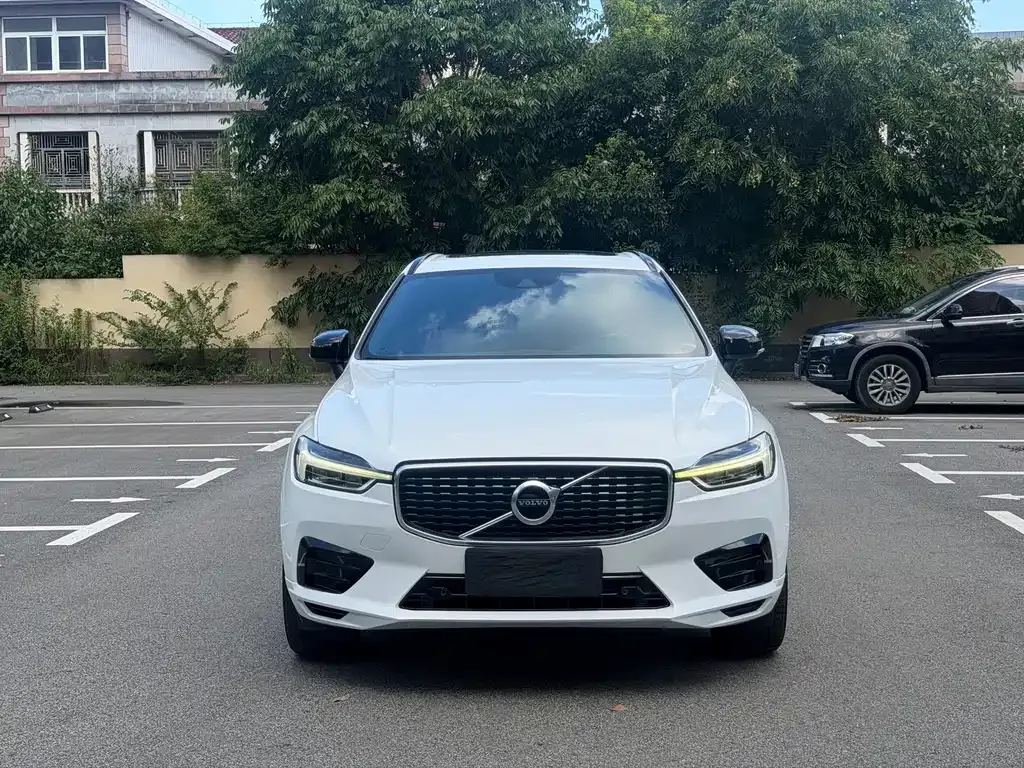 Volvo XC60 — фото 7