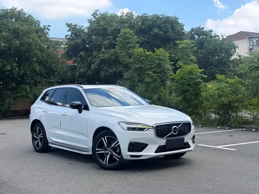 Volvo XC60 — фото 10