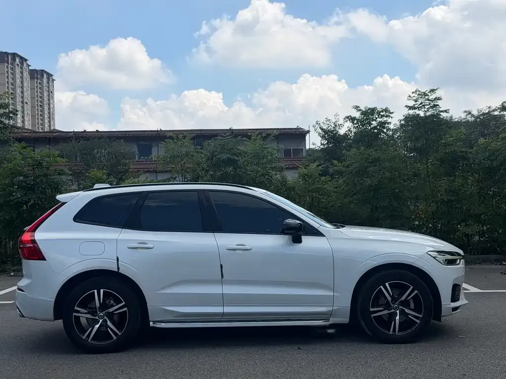 Volvo XC60 — фото 2