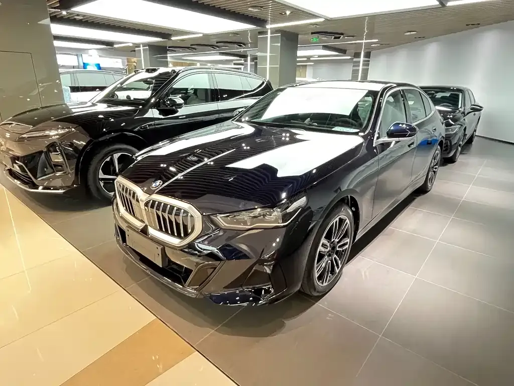 BMW 5 Series — фото 5