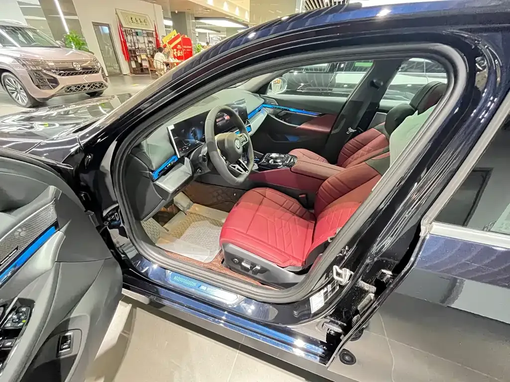 BMW 5 Series — фото 10