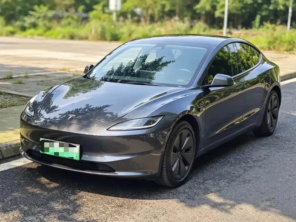 Tesla Model 3 — фото 1