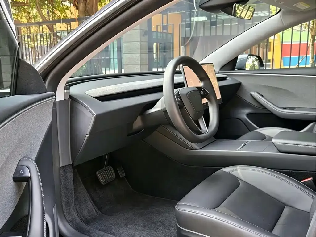 Tesla Model 3 — фото 9