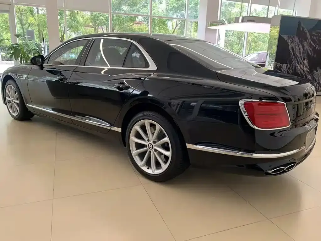 Bentley Flying Spur — фото 3