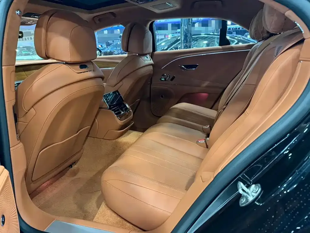 Bentley Flying Spur — фото 7
