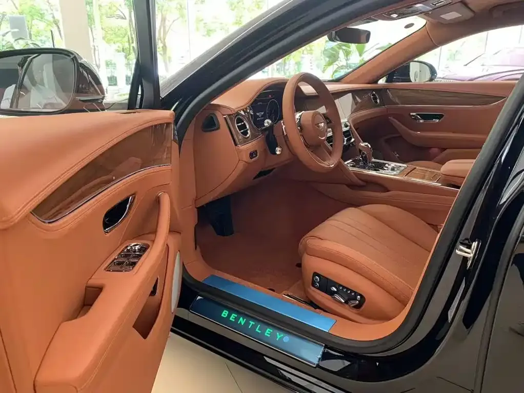 Bentley Flying Spur — фото 6