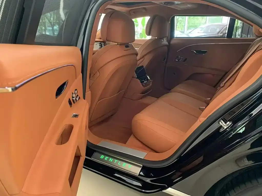 Bentley Flying Spur — фото 8