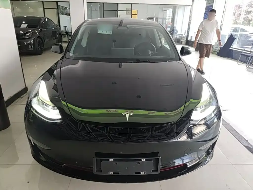 Tesla Model 3 — фото 10