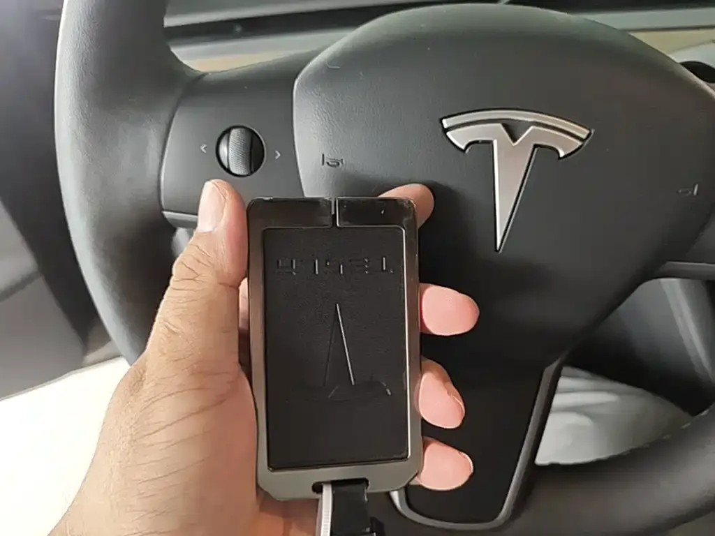 Tesla Model 3 — фото 8