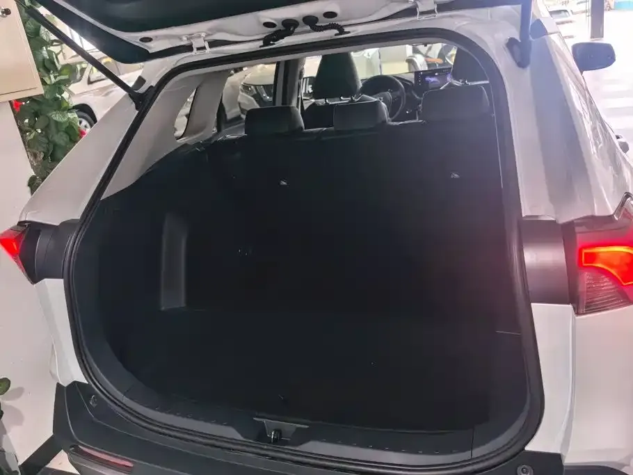 Toyota RAV4 — фото 3
