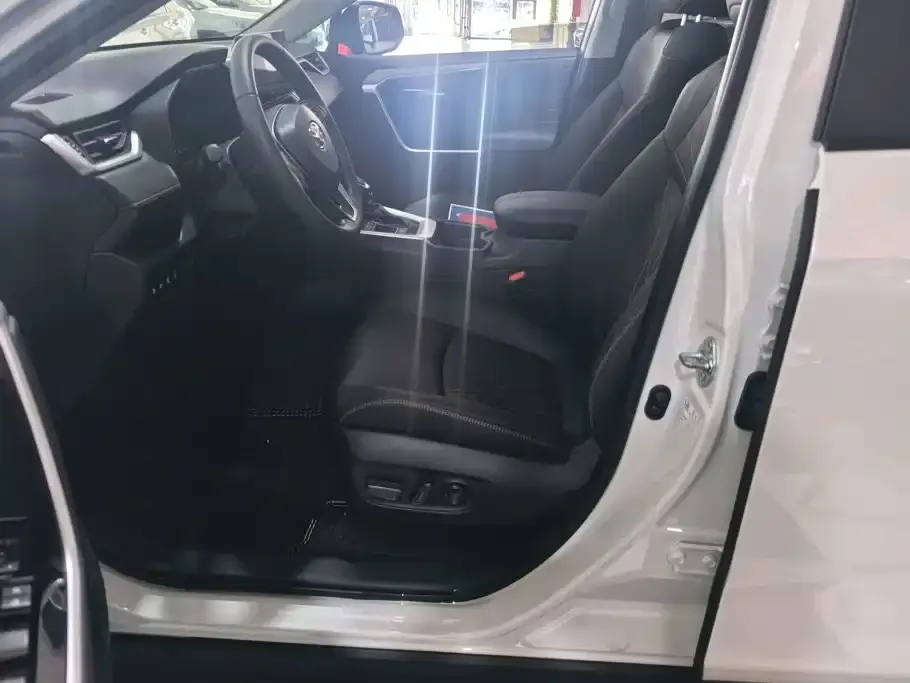 Toyota RAV4 — фото 4